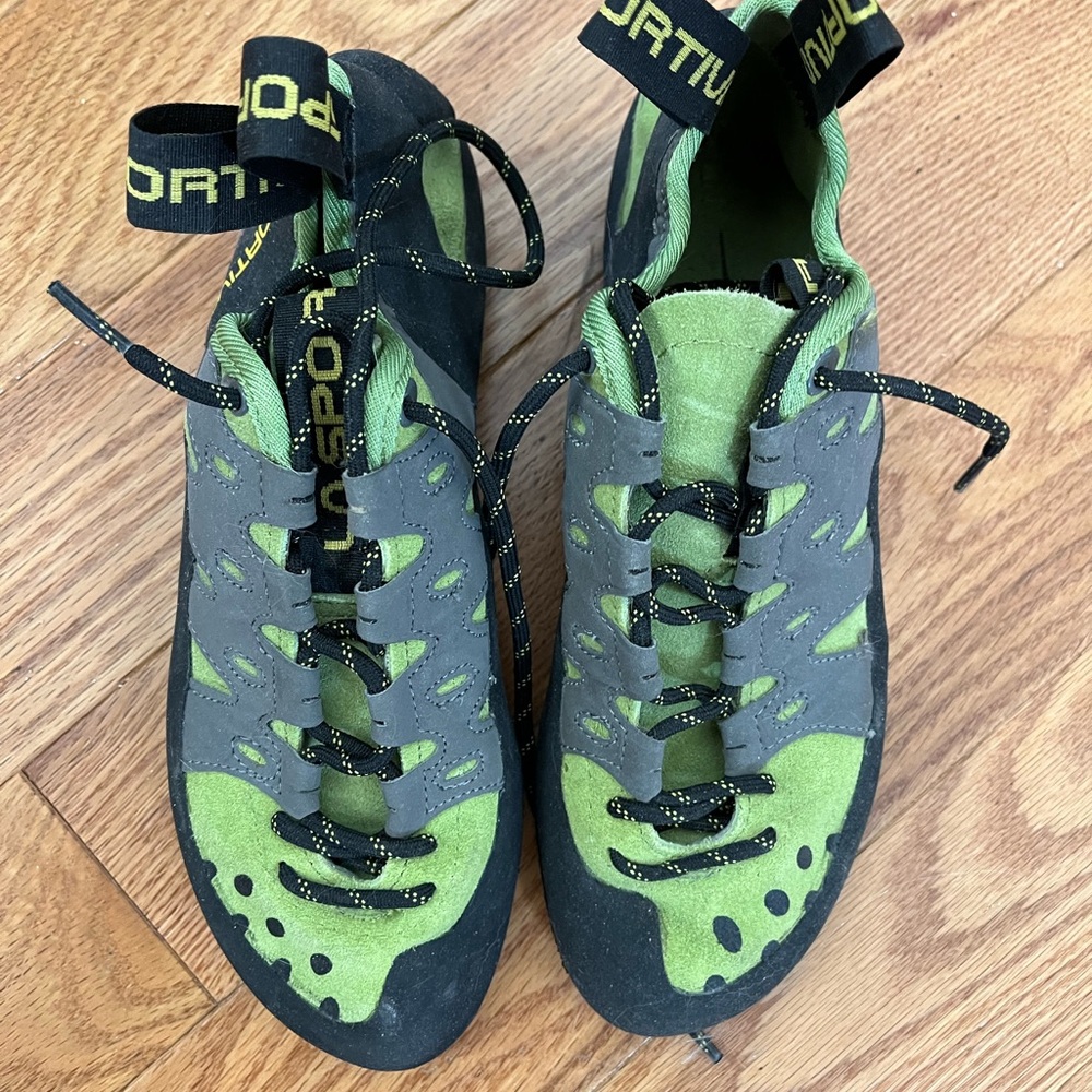 La Sportive Tarantulace climbing shoes